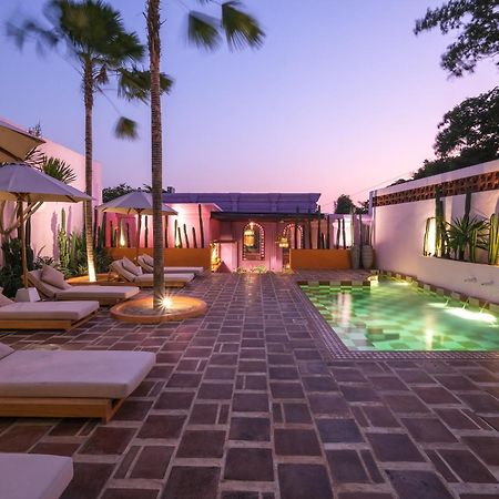 El Barrio Boutique Hotel & Bar Canggu Εξωτερικό φωτογραφία